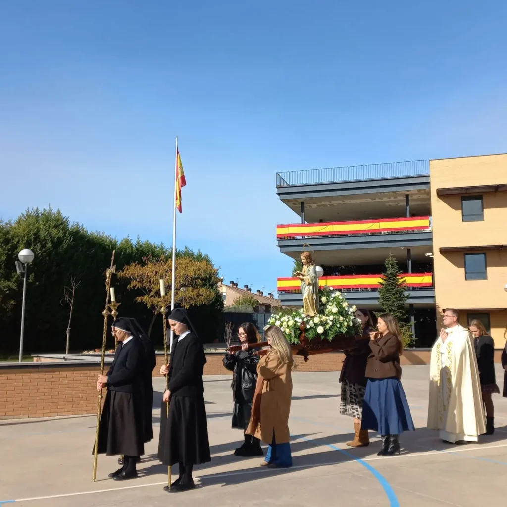 Fiesta de Antiguas Alumnas en honor a la Niña María